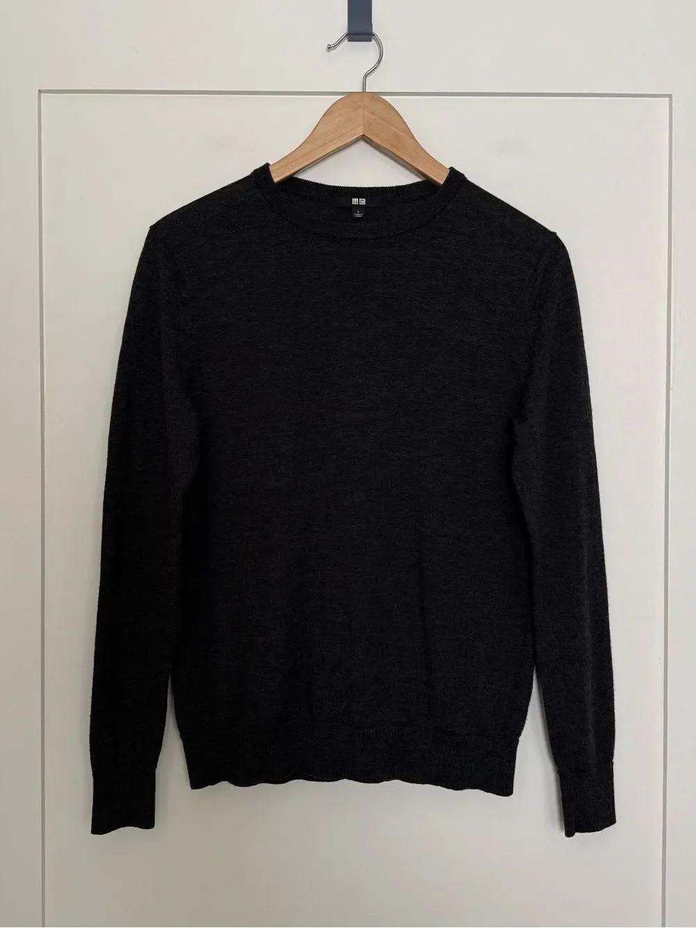 Uniqlo Sweater Womens Sz L Charcoal 100% Wool Lightweight Academia Minimalist